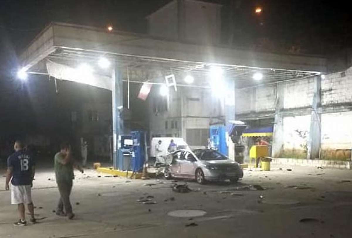 A estrutura do posto também foi atingida