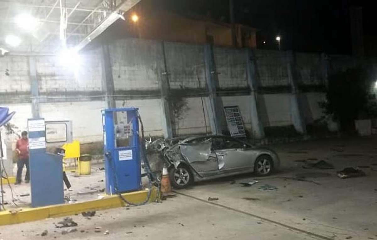 A estrutura do posto também foi atingida