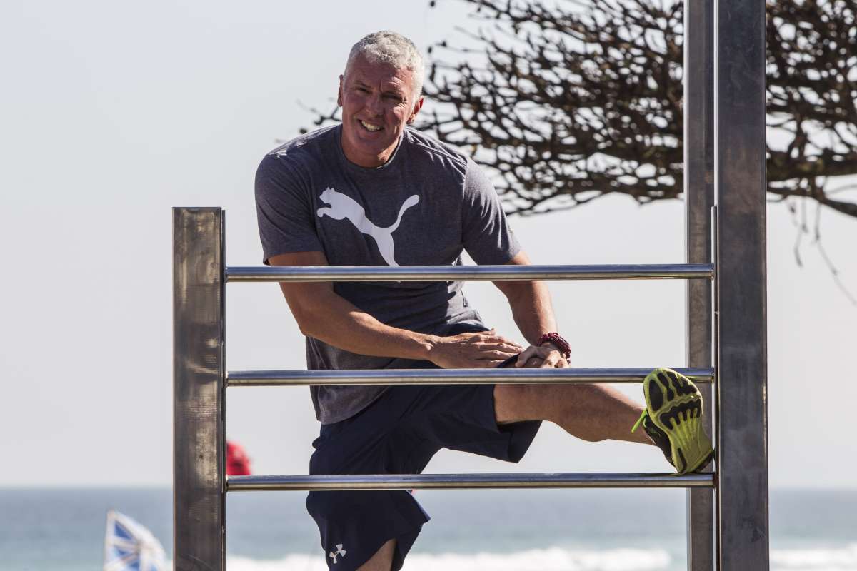 'Não conseguia sentar no vaso sozinho ou amarrar o tênis. O ozônio me salvou', diz o preparador físico Mauro Misquito 'Não conseguia sentar no vaso sozinho ou amarrar o tênis. O ozônio me salvou', diz o preparador físico Mauro Misquito