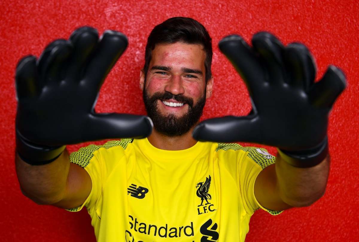 Alisson acertou com o Liverpool - Divulgação