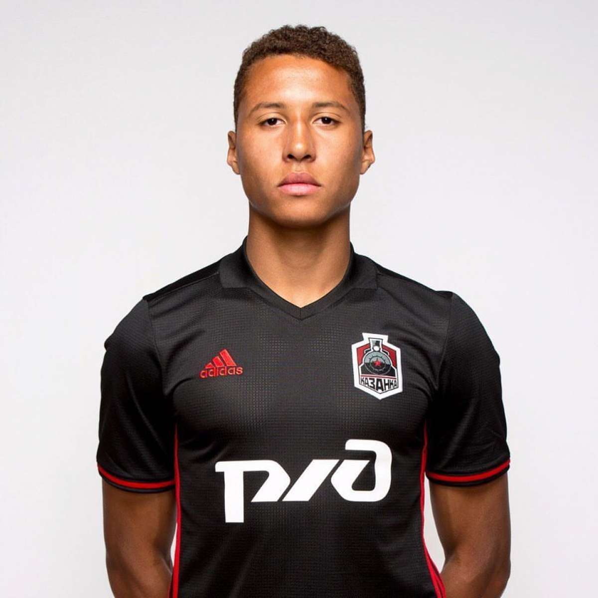 Contrata&ccedil;&atilde;o de zagueiro negro &eacute; cancelada ap&oacute;s reclama&ccedil;&atilde;o de torcedores 