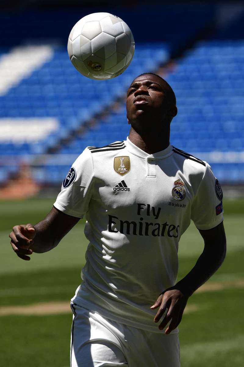 Real Madrid's new Brazilian forward Vinicius Junior controls a ball during his official presentation at the Santiago Bernabeu Stadium in Madrid on July 20, 2018. / AFP PHOTO / PIERRE-PHILIPPE MARCOU