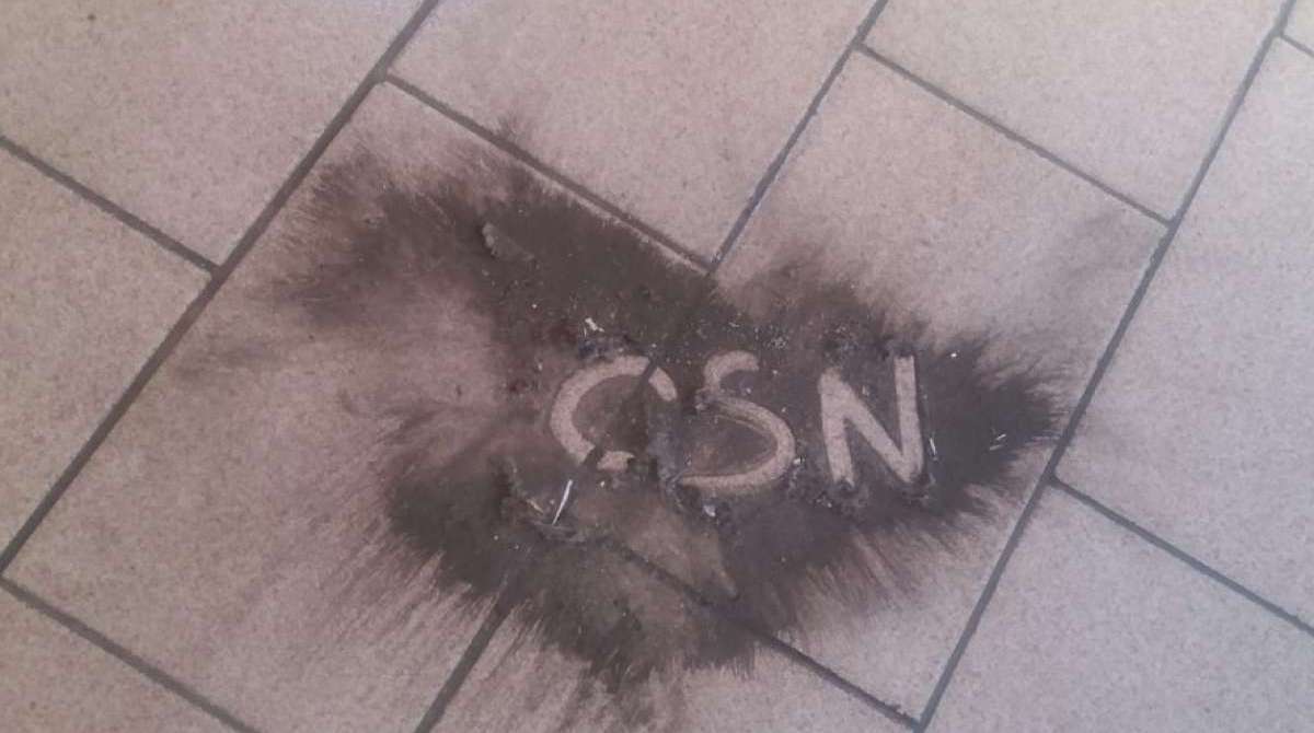 Pelas redes sociais, moradores vêm denunciando a poluição emitida pela CSN, em forma de protestos