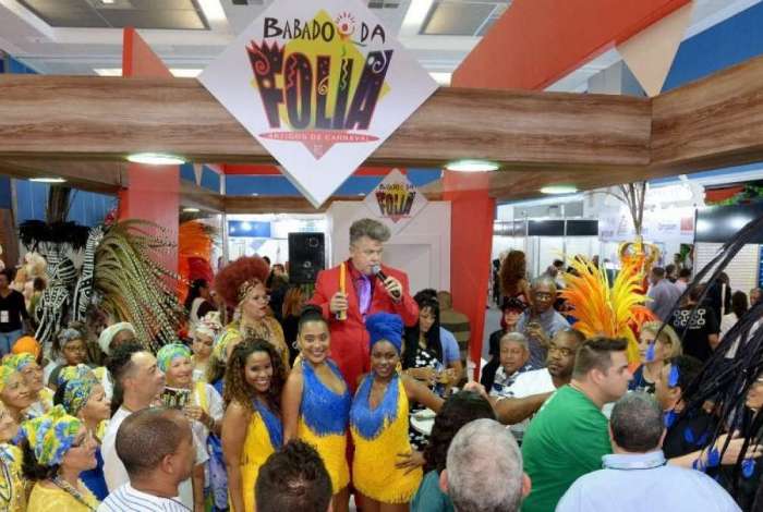AlÃ©m da diversÃ£o com espetÃ¡culos de Parintins, bloco de Salvador e escolas de samba cariocas, a feira discute meio ambiente e perspectivas econÃ´micas do mercado