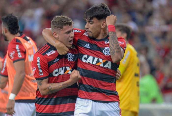 Flamengo permanece na lideranÃ§a do Campeonato Brasileiro