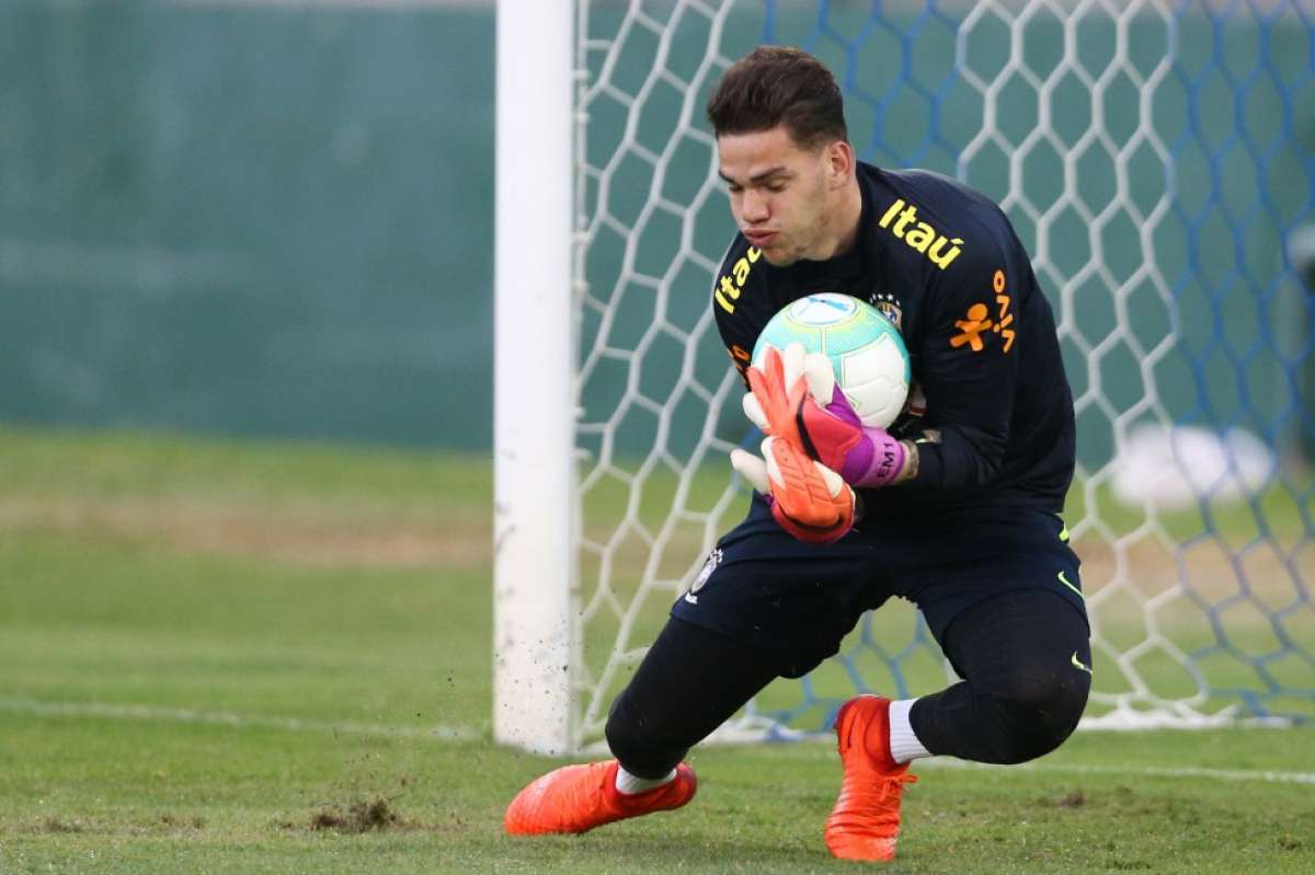 Goleiro do Manchester City, Ederson revela admiração pelo estilo