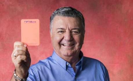 Arnaldo Cezar Coelho critica atuação do árbitro em eliminação do Flamengo: ‘Acuado pelo VAR’