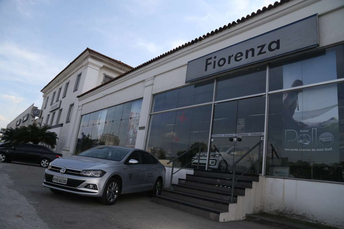 Especial Automotivo - AUTOMANIA E MOTOR - Matéria fala sobre a redução de juros no crédito para compra de automóveis. Local: Concessionária Fiorenza, Av. Brasil, 15146 - Vigário Geral. Foto: Daniel castelo Branco / Agência O Dia..carro, moto, concessionária, volkswagem, ford, fiat, chevrolet, venda, compra, automovél, veícilo, transporte, motor