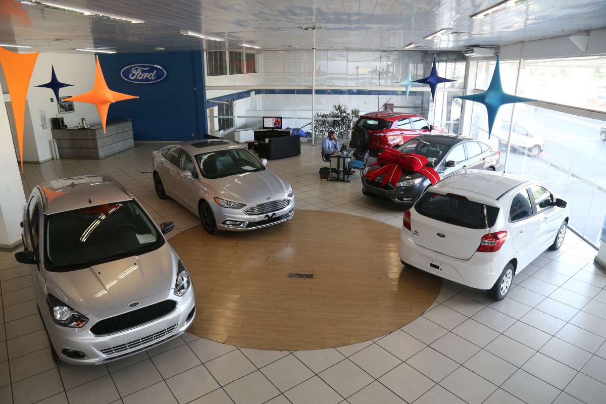 Especial Automotivo - AUTOMANIA E MOTOR - Matéria fala sobre a redução de juros no crédito para compra de automóveis. Local: FORD -  Av. Brasil, 15146 - Vigário Geral. Foto: Daniel castelo Branco / Agência O Dia..carro, moto, concessionária, volkswagem, ford, fiat, chevrolet, venda, compra, automovél, veícilo, transporte, motor