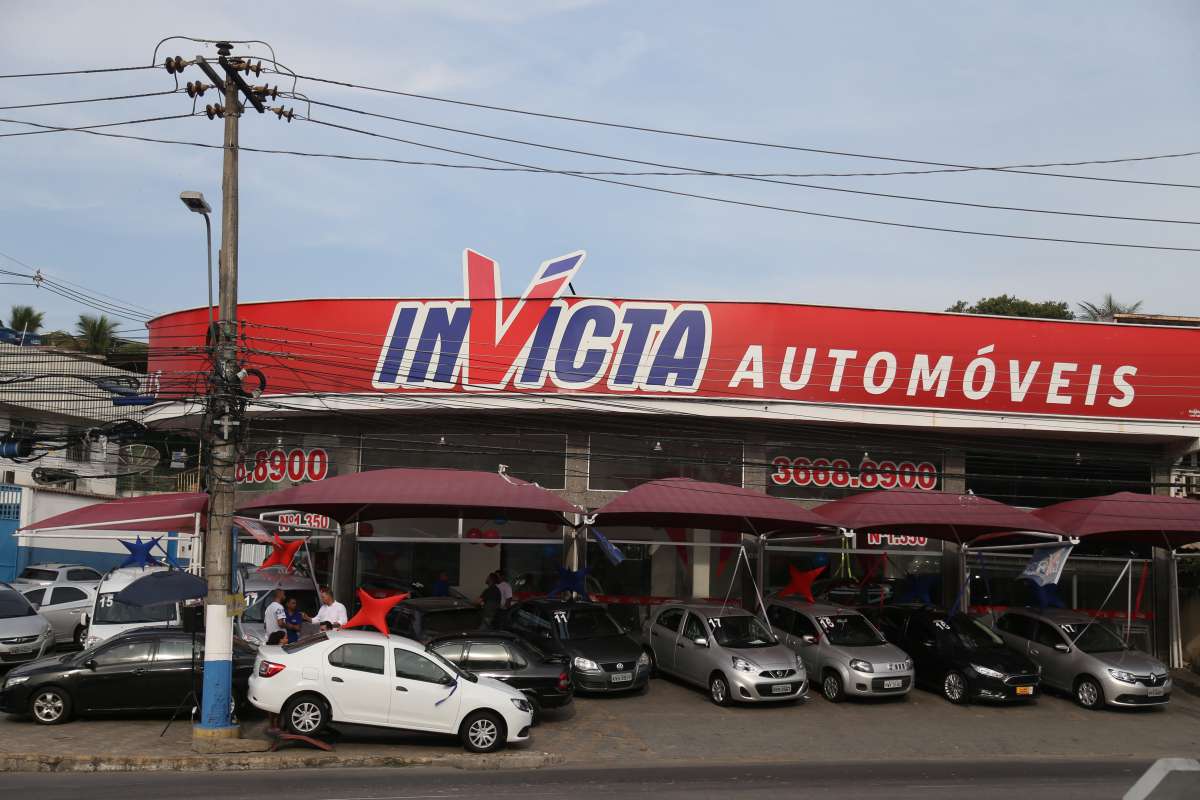 Especial Automotivo - AUTOMANIA E MOTOR - Matéria fala sobre a redução de juros no crédito para compra de automóveis. Local: Multimarcas Invicta - Av. Automóvel Clube, 1350 - São João de Meriti - RJ.   Foto: Daniel Castelo Branco / Agência O Dia..carro, moto, concessionária, volkswagem, ford, fiat, chevrolet, venda, compra, automovél, veícilo, transporte, motor