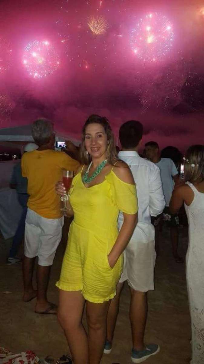 Professora Adriana Ferreira Pinto, de 41 anos, morreu após procedimento estético em Niterói