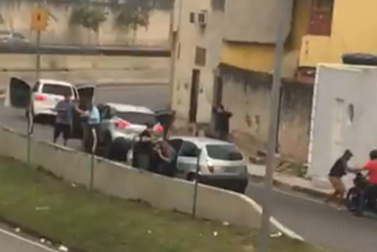 Criminosos assaltam motoristas na saída 4 da Linha Amarela - Reprodução Facebook