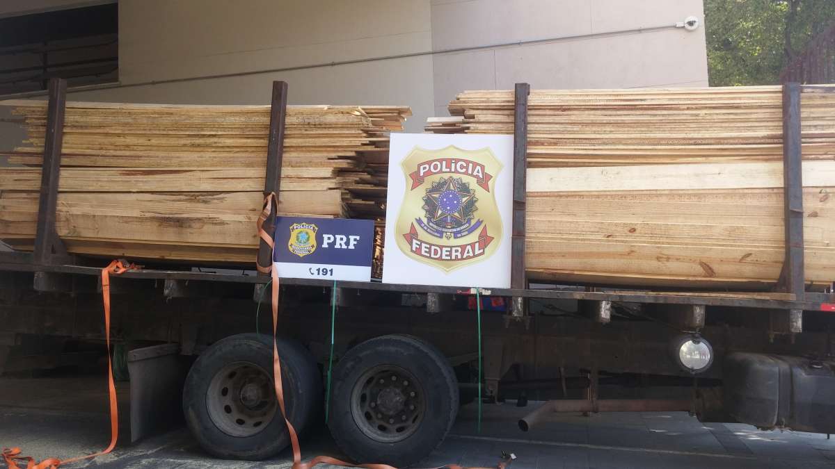 PF prende 2 e apreende mais de 700 Kg de maconha na Dutra