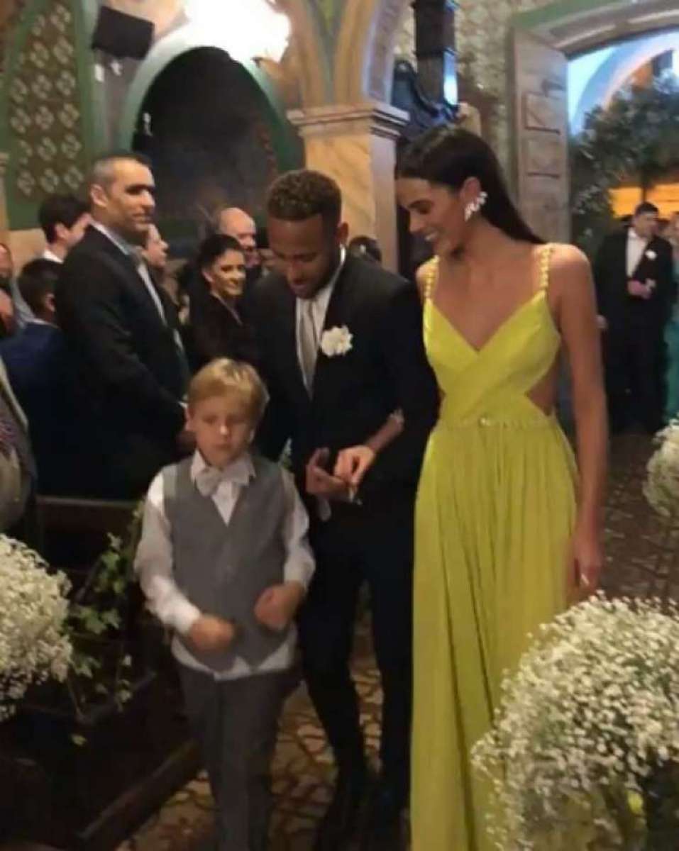 Neymar e Bruna Marquezine são padrinhos de casamento