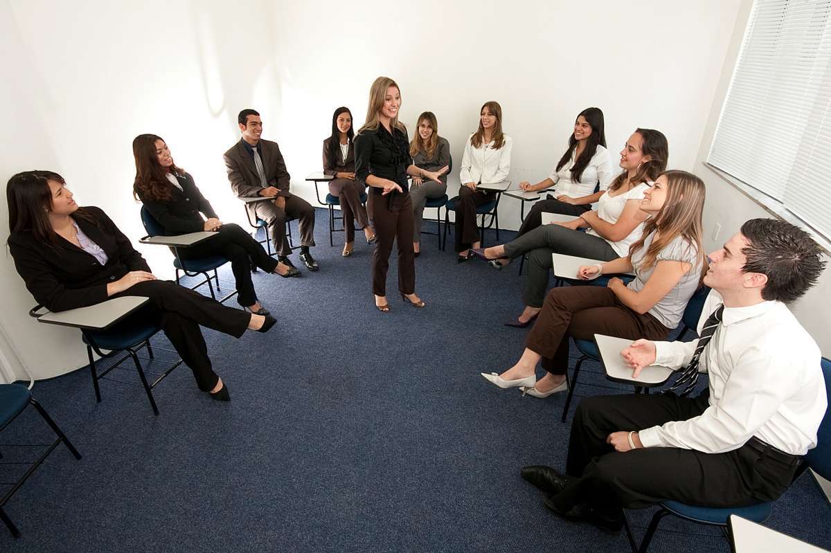 Empresas como o Núcleo Brasileiro de Estágios (Nube) cadastram empresas e candidatos em vagas online