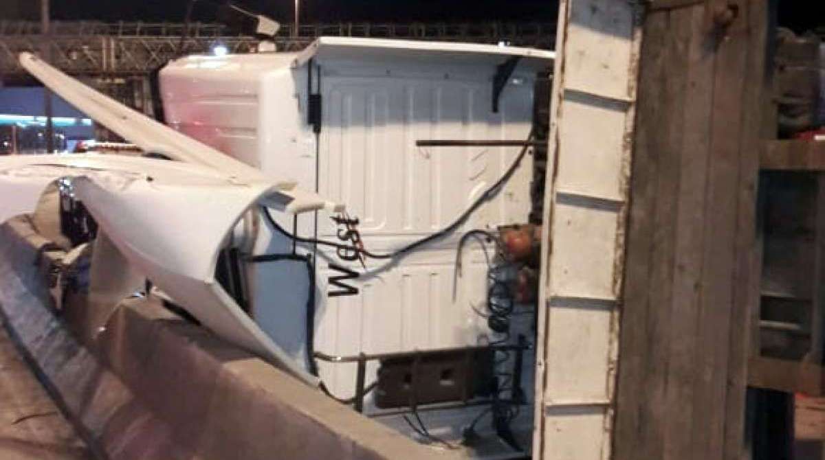 Acidente aconteceu na pista sentido Centro da via