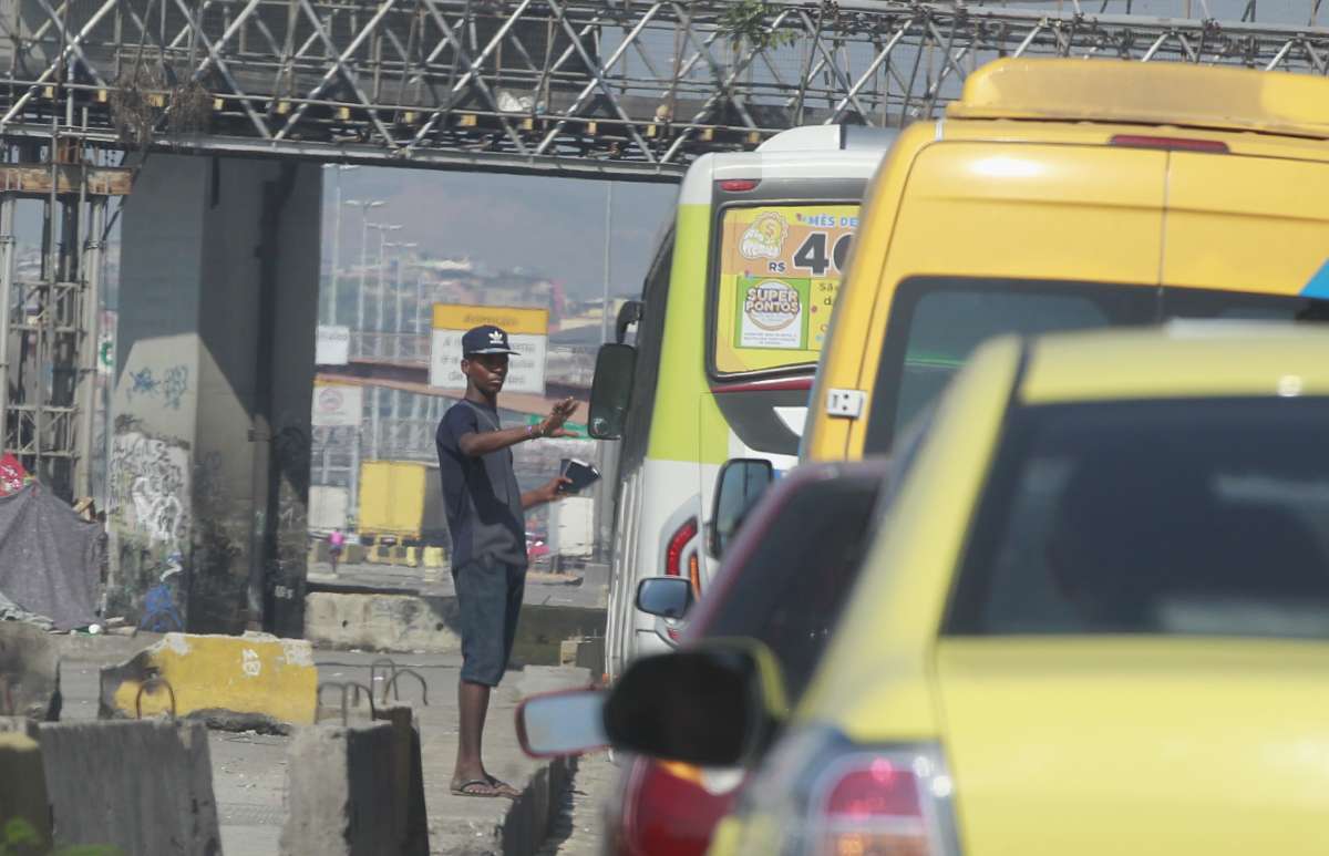 18- -07-26 Venda de Celulares roubados na Avenida Brasil. Foto de Ma&iacute;ra Coelho / Ag&ecirc;ncia O Dia. Pol&iacute;cia, Celular, Roubo, Cracol&acirc;ndia, Usu&aacute;rios, Drogas, Dependentes, Crime, Avenida, Brasil