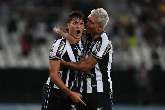 Botafogo derrotou a Chapecoense 