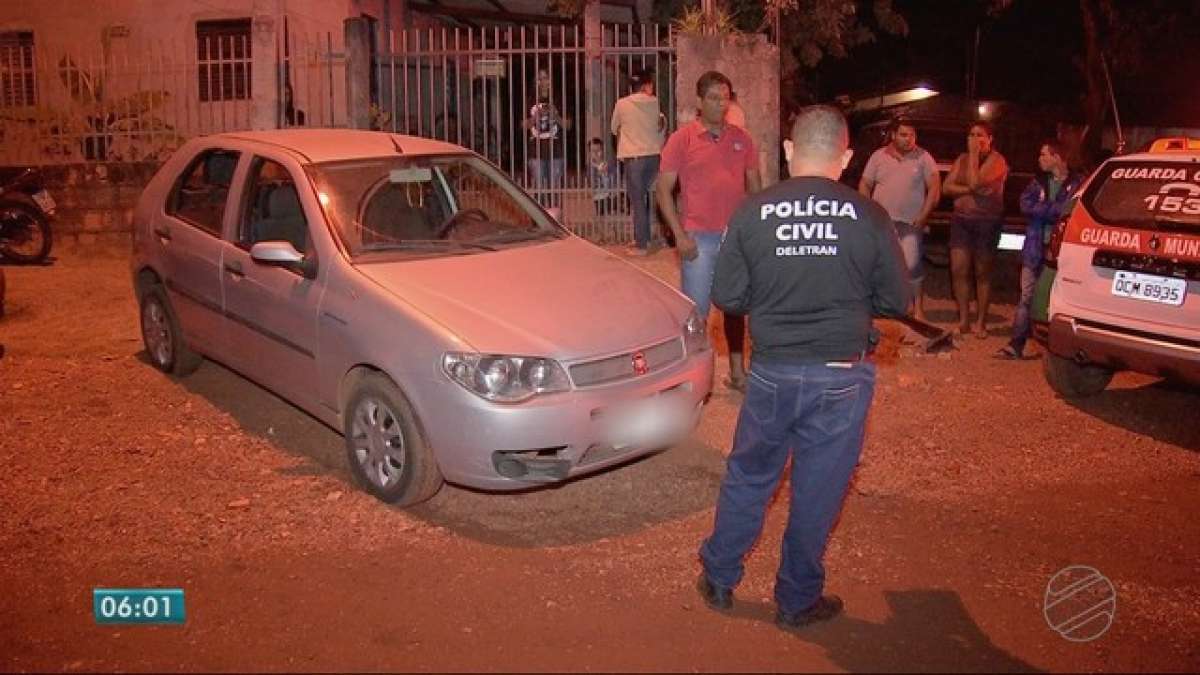 Adolescente teria ligado autom&oacute;vel, que saiu desgovernado em marcha r&eacute; e atingiu tr&ecirc;s meninas - Reprodu&ccedil;&atilde;o/ TV Centro Am&eacute;rica
