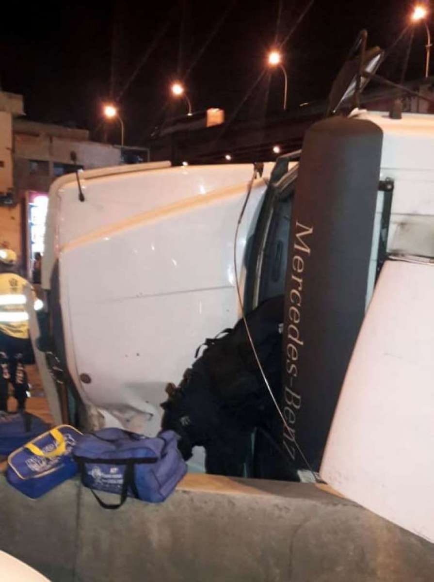 Acidente aconteceu na pista sentido Centro da via