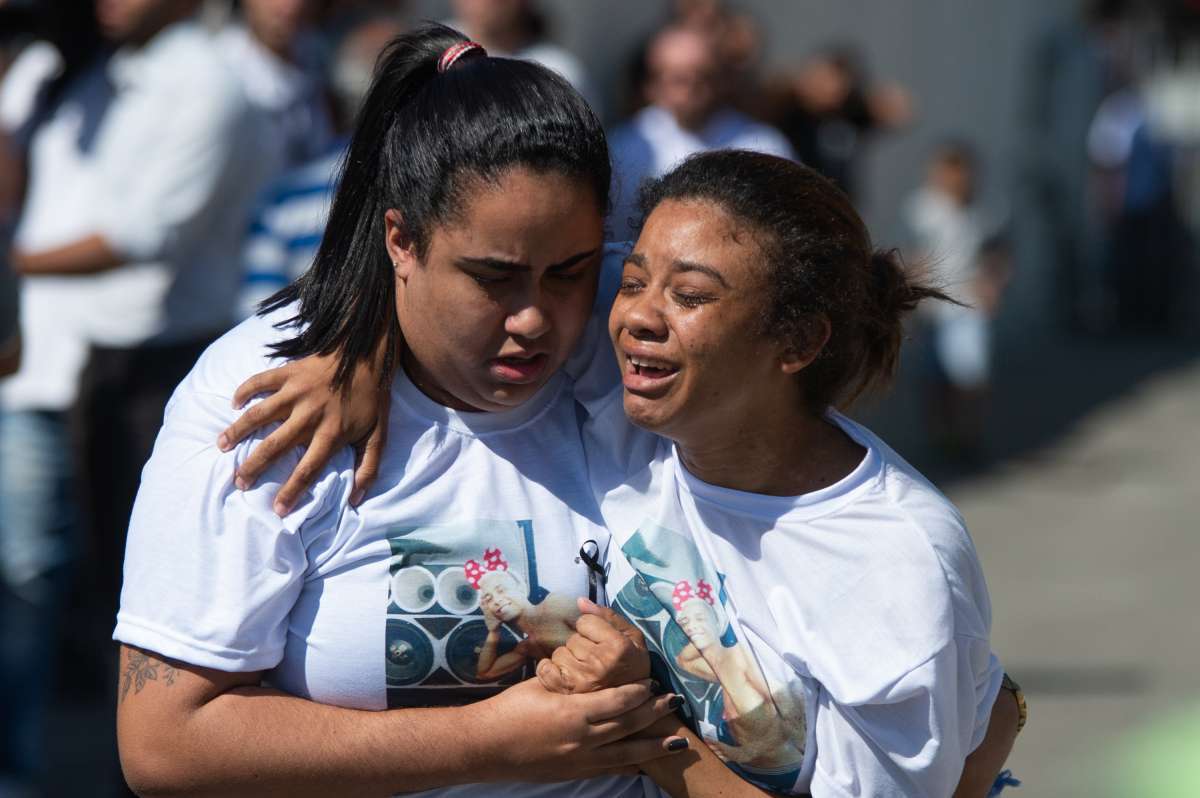 Enterro de Rômulo Farias Silva, de 24 anos, morto em São Gonçalo - Armando Paiva / Agência O Dia