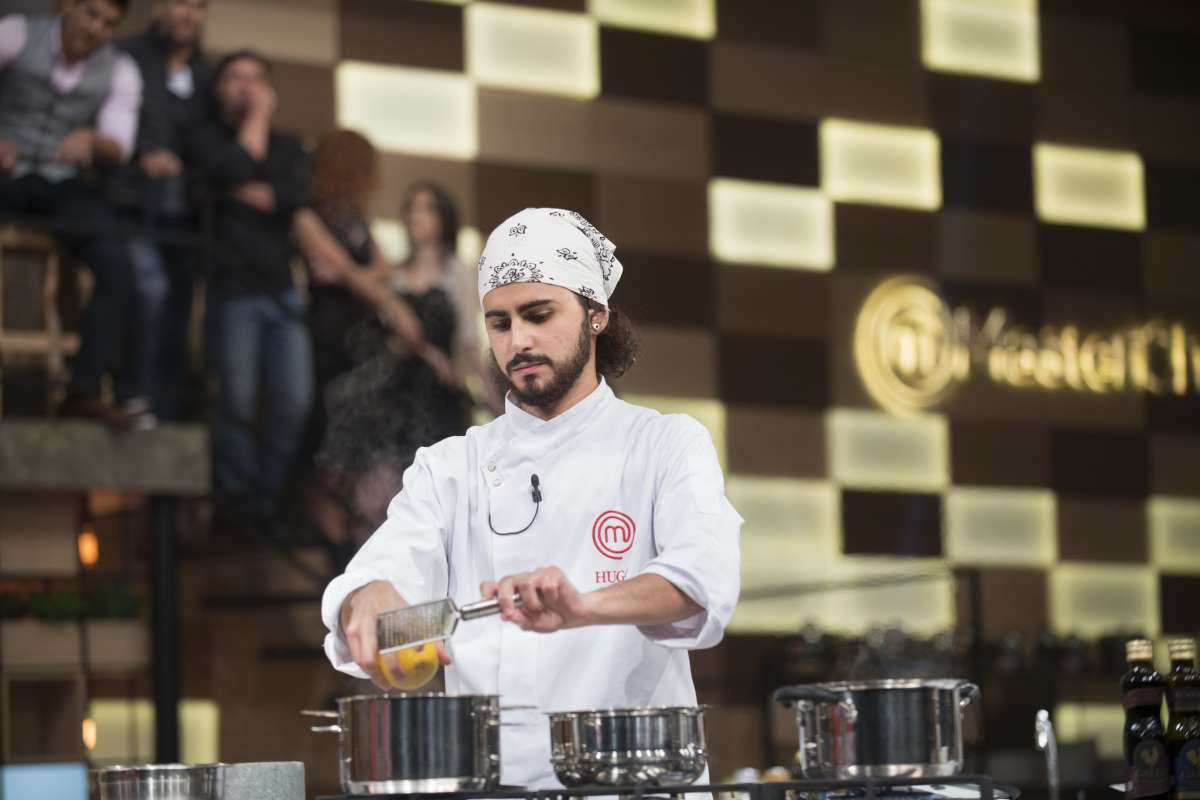 Final do MasterChef, da Band, com os participantes Hugo e Maria Antonia
