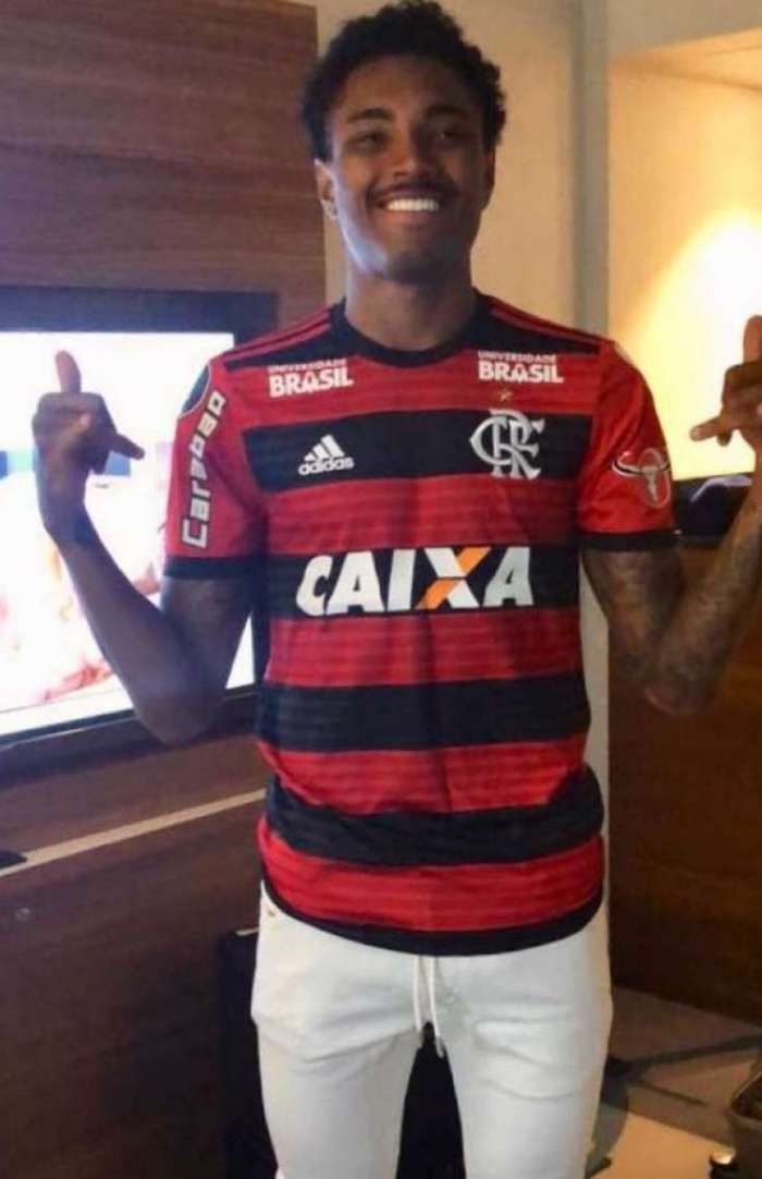 Vitinho tem problema no voo e Flamengo faz mudança nos ...