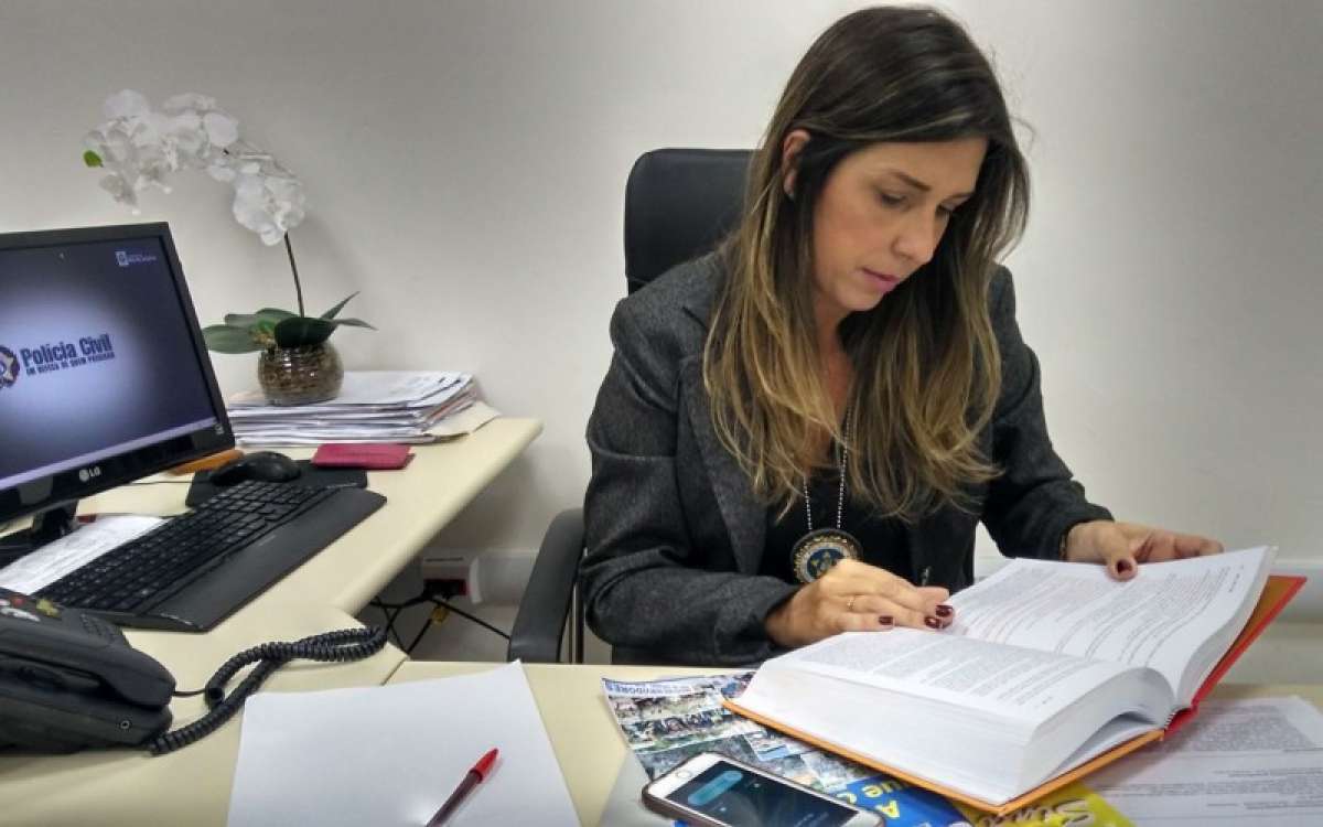 Daniela Terra, titular da Delegacia do Consumidor da Polícia Civil do Rio, dá dicas de como evitar golpes - REPRODUÇÃO DE INTERNET