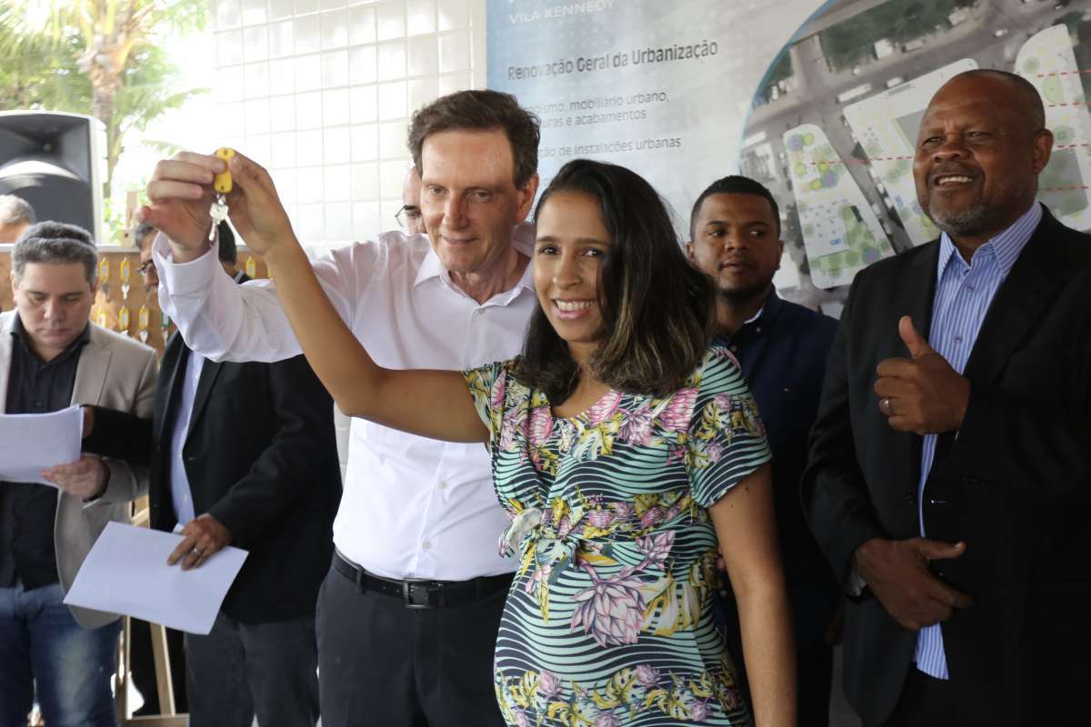 Quiosques da Praça Miami, na Vila Kennedy, são inaugurados
