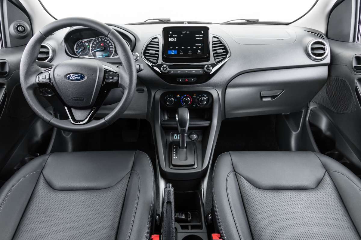 Interior da linha 2019 da versão Titanium do Ka sedã