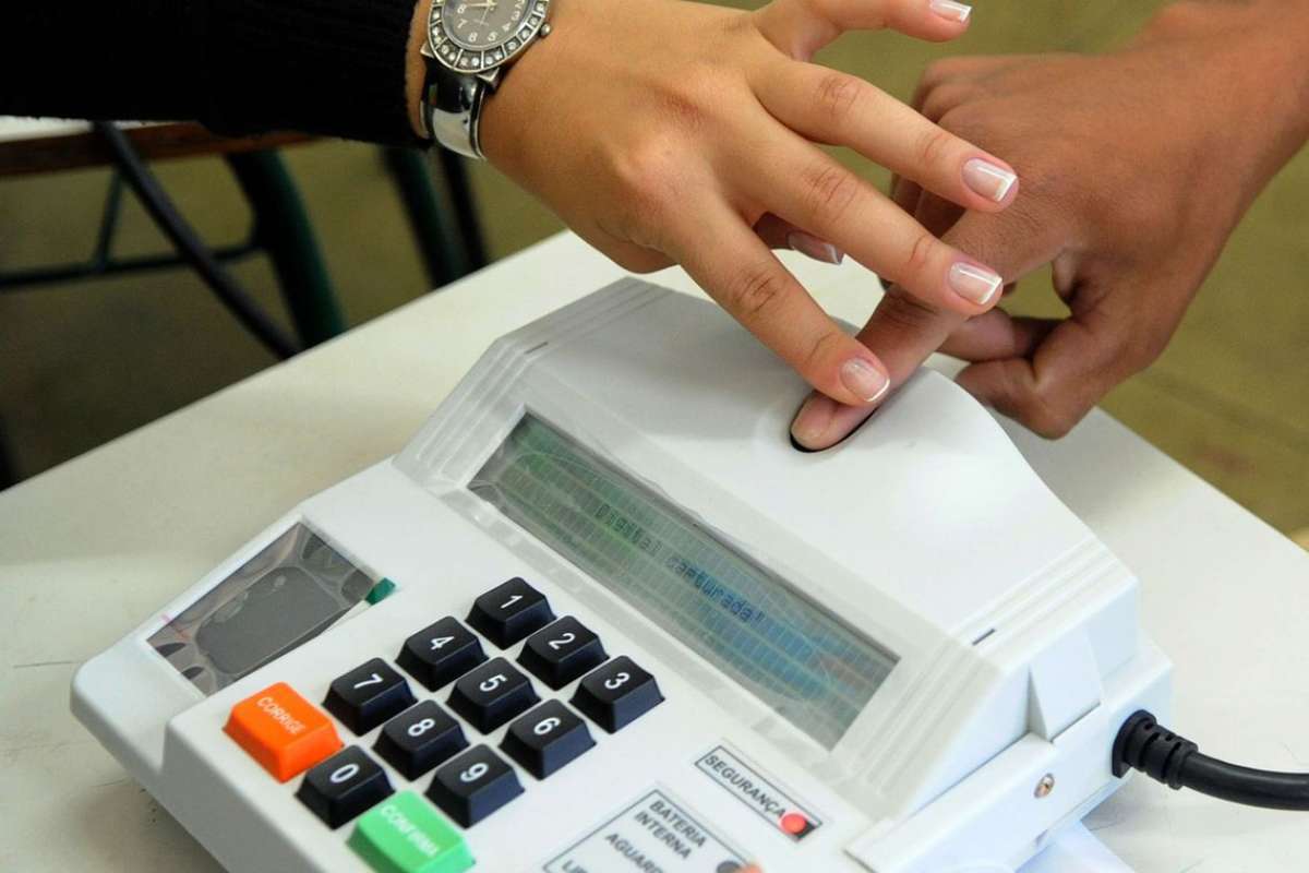 Escolha de vice mobiliza negociações políticas em corrida presidencial - Agência Brasil