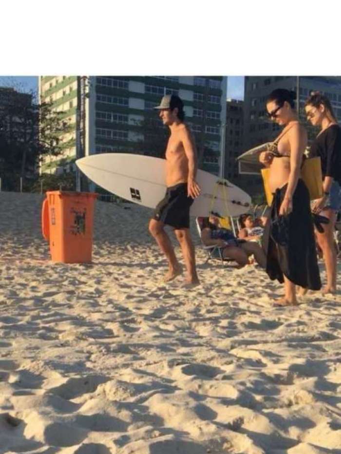 Isis Valverde curtiu uma praia da Zona Sul