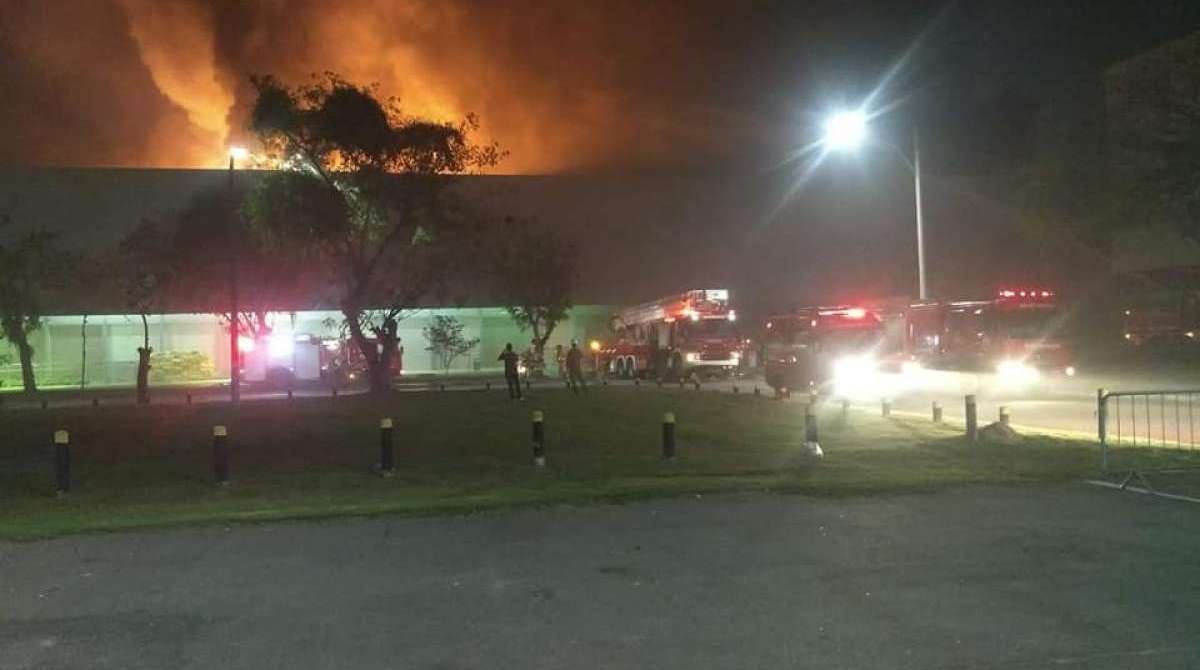 Incêndio causado por balão destruiu pavilhão do Riocentro