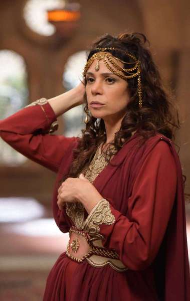 Vanessa Gerbelli na pede de Herodíade, em 'Jesus' da Record TV - divulgação