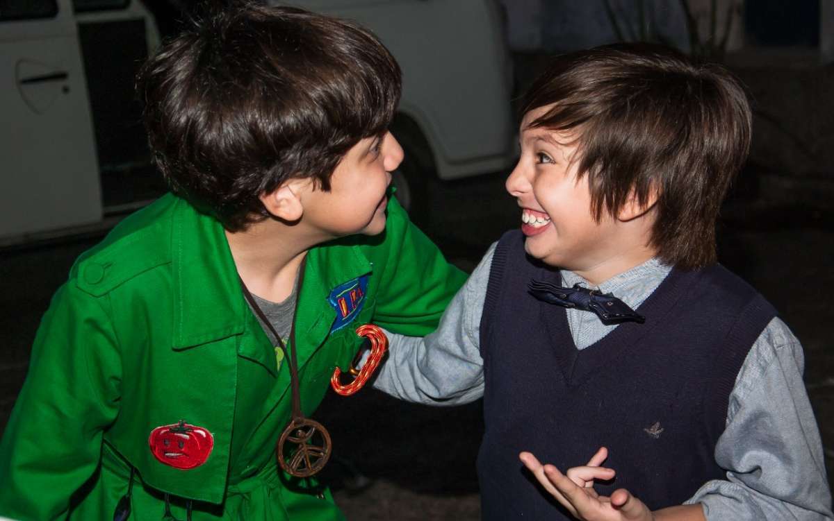 Pedro Henrique e Gabriel Palhares nos bastidores do filme 'Detetives do Prédio Azul 2' - Divulgação