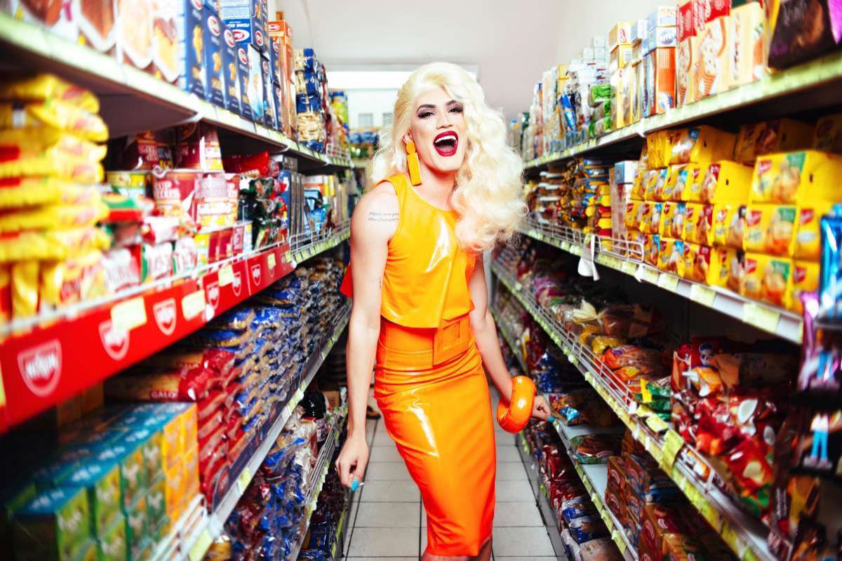 Aretuza Lovi lança o disco de estreia, 'Mercadinho' - Divulgação