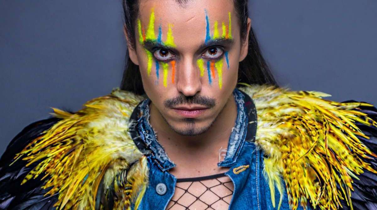 Falcone é vocalista do Candybloco: 