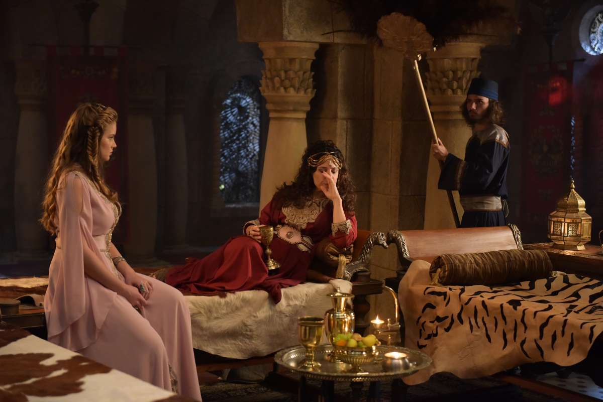 Salomé (Valentina Bulc), Herodíade (Vanessa Gerbelli) e Herodes Antipas (Marcos Winter)
