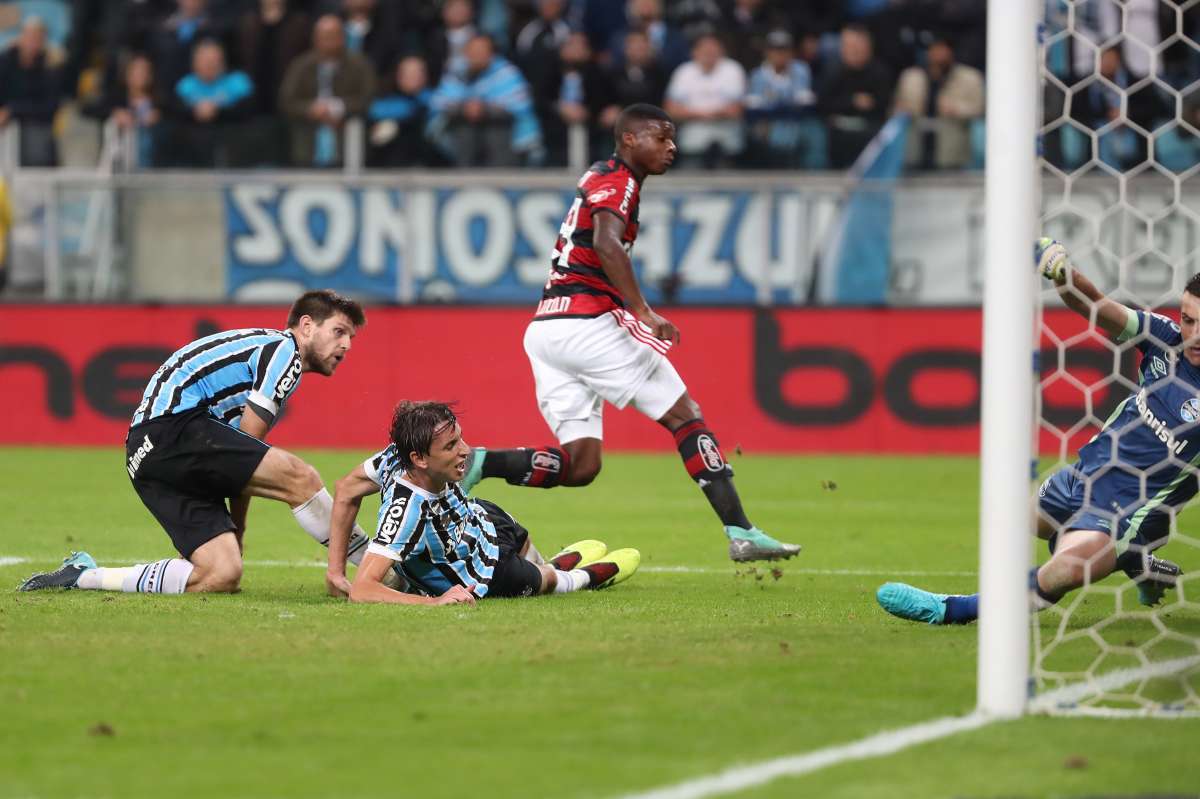Lincoln marca o gol do Flamengo