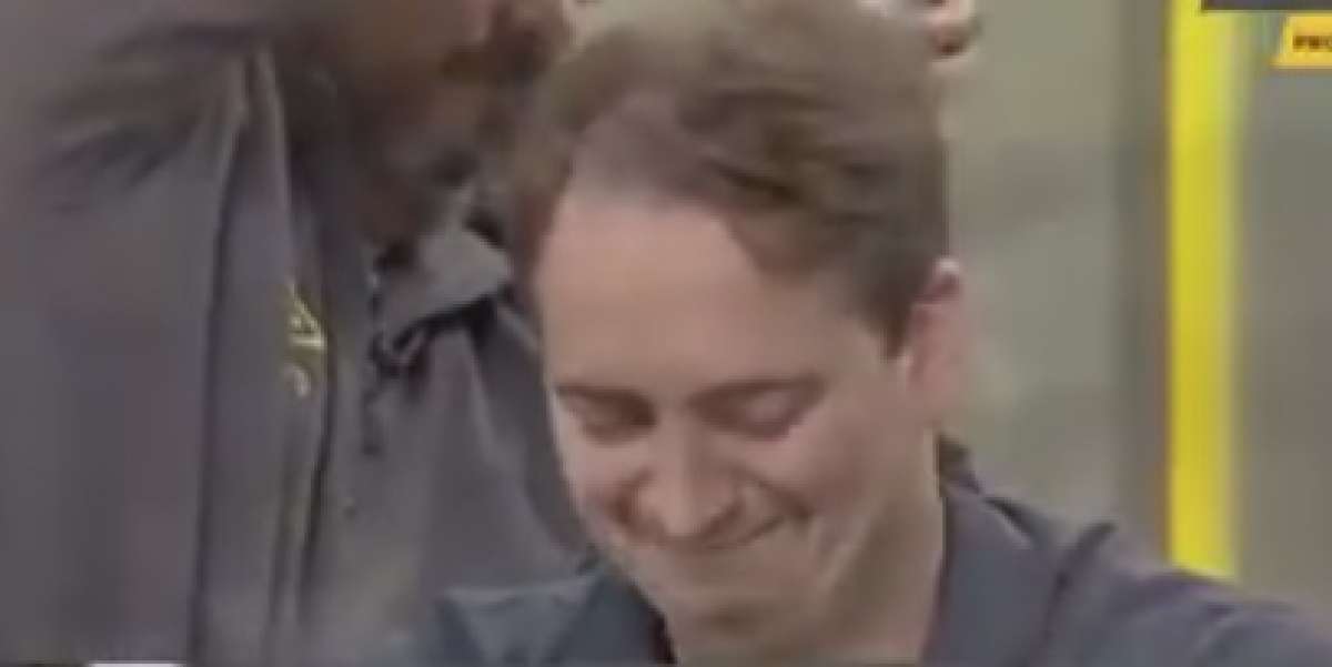 Comentarista João Paulo Capellanes teve que pagar aposta - Reprodução