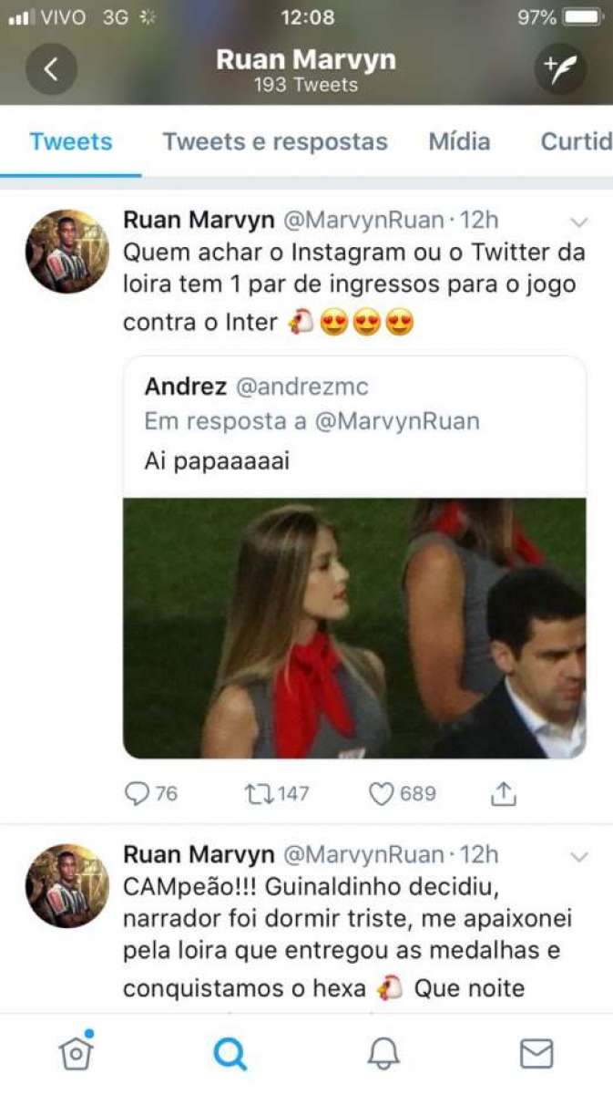 Jogador do 'Galinho' se apaixonou por moça que entregou medalhas - Reprodução / Twitter