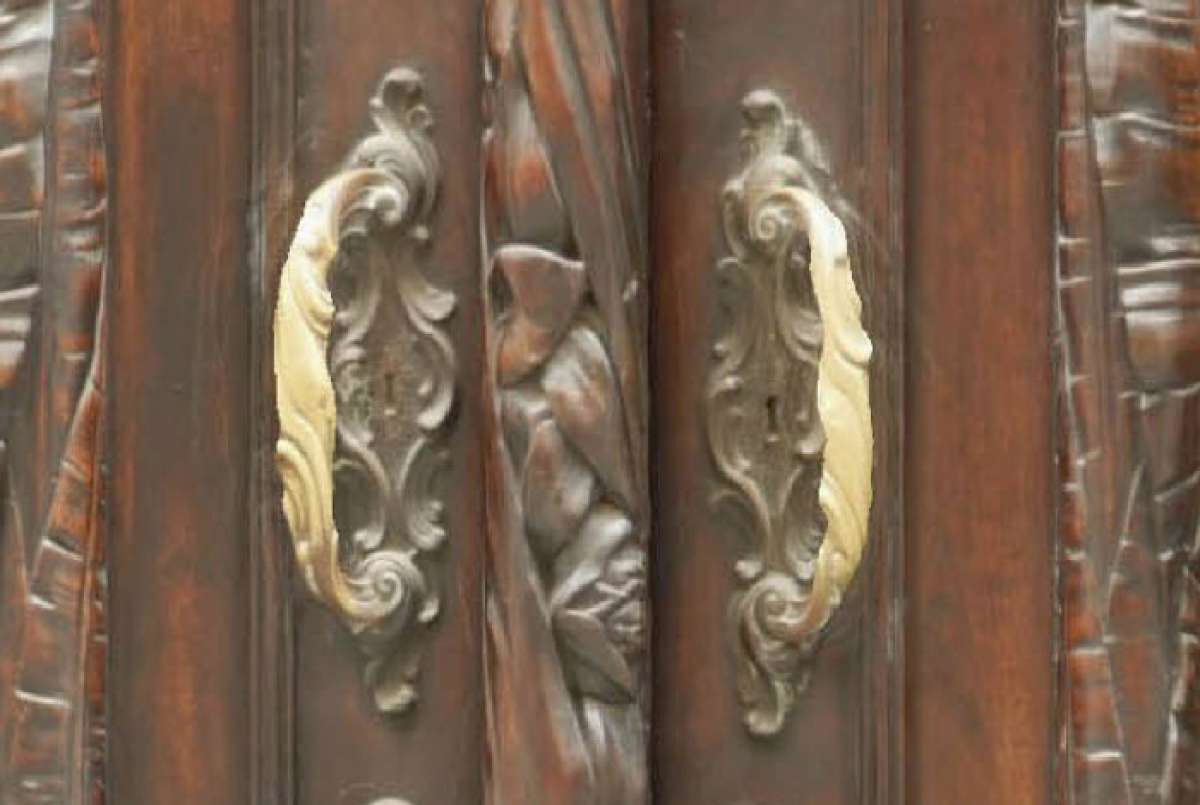 Maçanetas de bronze são roubadas do prédio do Iphan