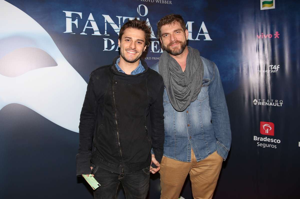 Hugo Bonemer e o namorado, Conrado Helt - Ag. News