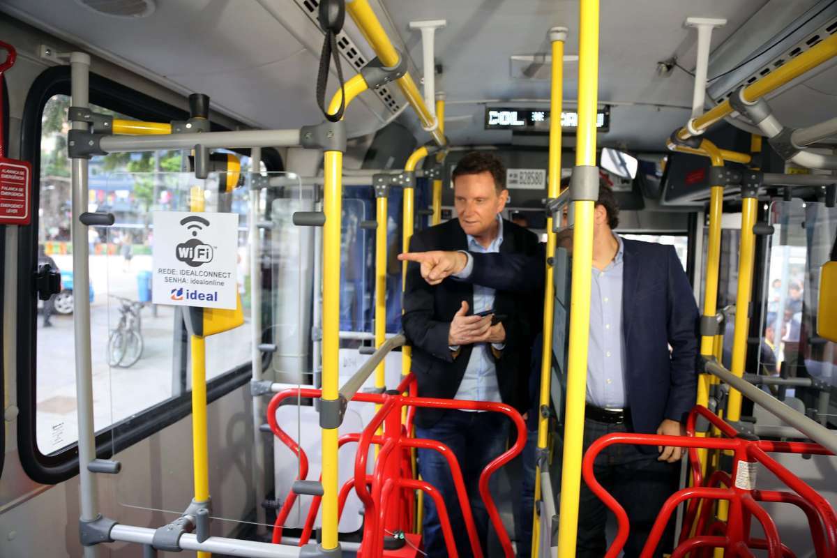 Os ônibus terão wi-fi, carregador USB e ar condicionado