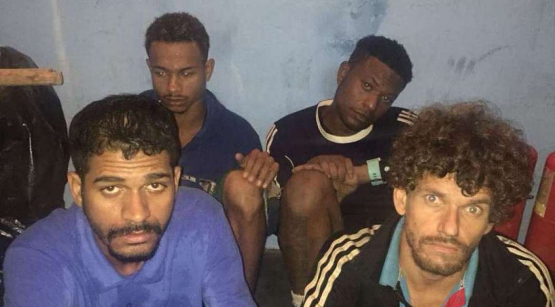 Grupo foi preso durante opera&ccedil;&atilde;o de dois batalh&otilde;es na comunidade - Divulga&ccedil;&atilde;o / Pol&iacute;cia Militar