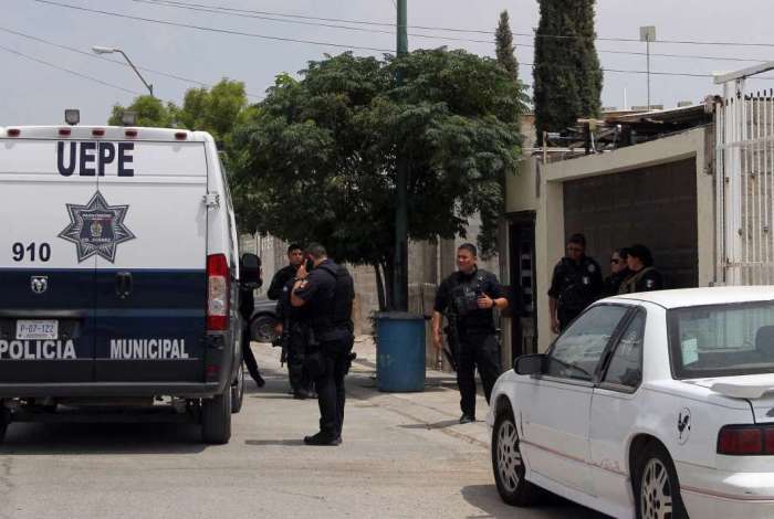 Copos de 11 pessoas foram encontrados na fronteira entre México e EUA. Polícia investiga se vítimas tem ligações com grupos criminosos que disputam o poder na região 