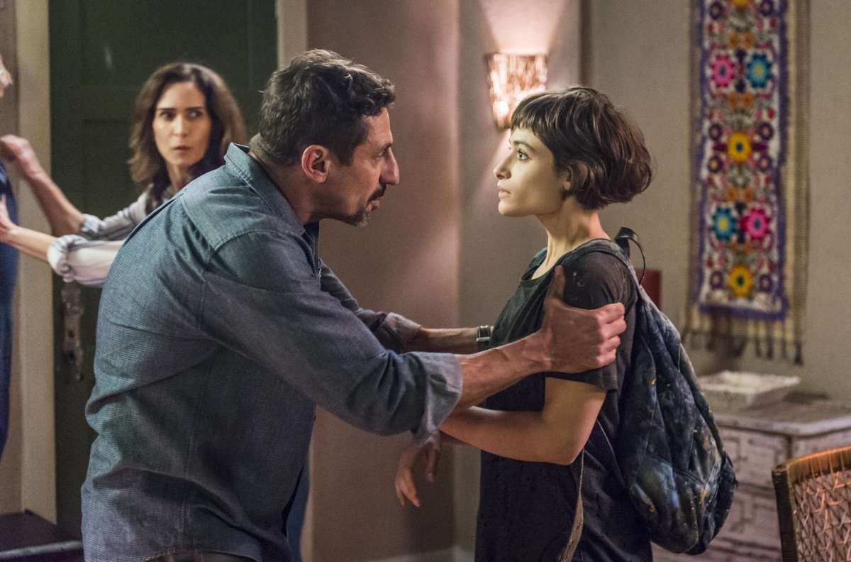 Manuela decide voltar para a casa da família Garcia - Divulgação / TV Globo