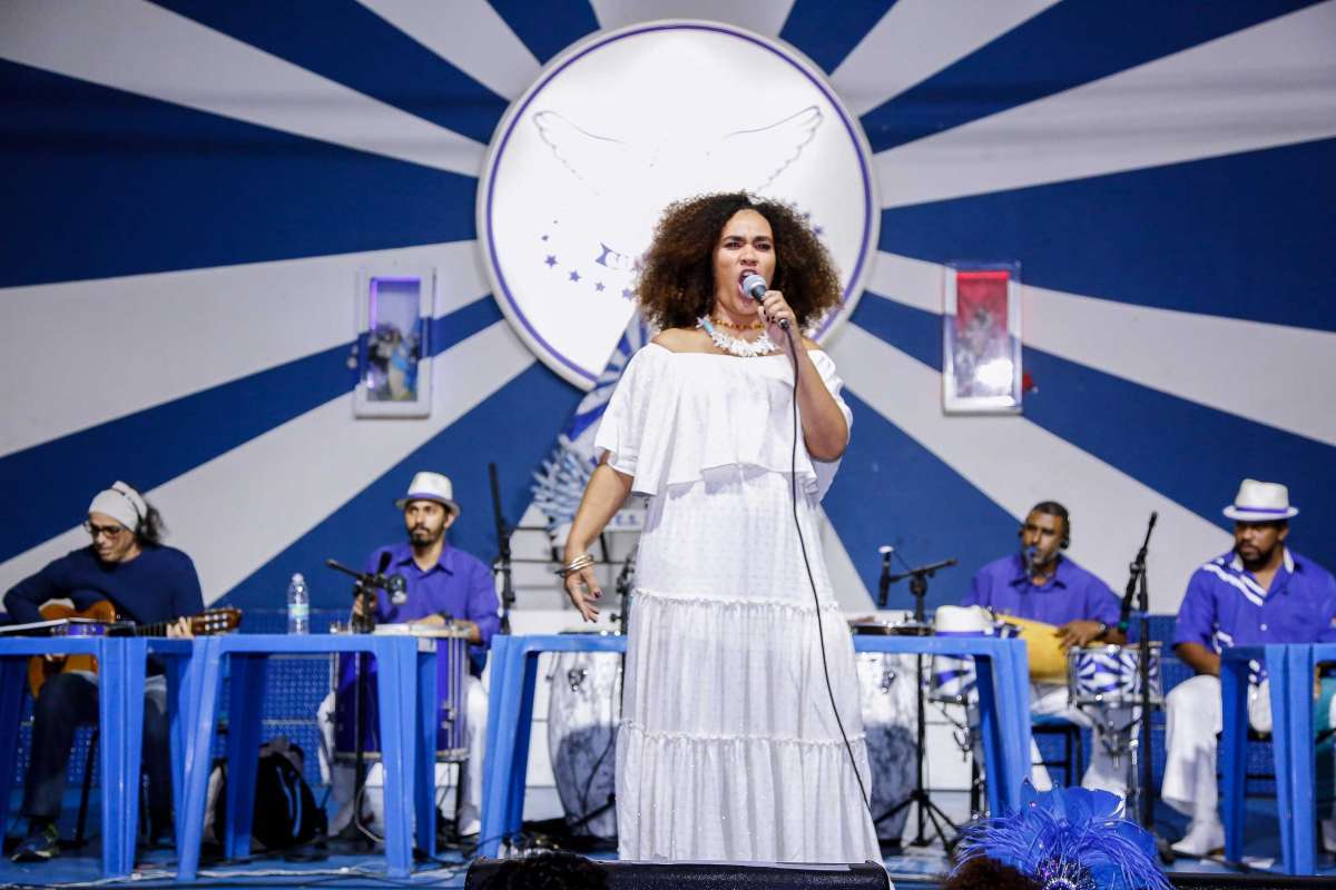 Bolo para Monarco e show hist&oacute;rico de Mariene de Castro marcam Feijoada da Fam&iacute;lia Portelense de agosto