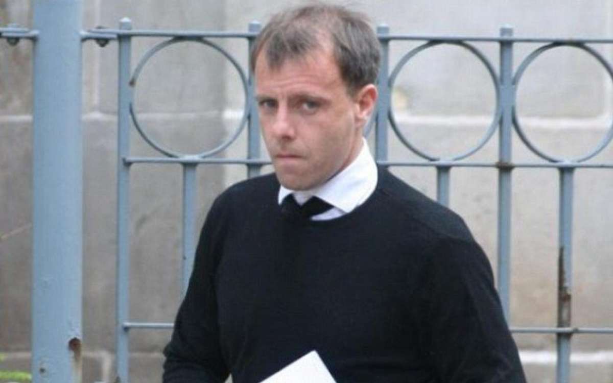 McGowan entrou em campo com tornozeleira eletrônica