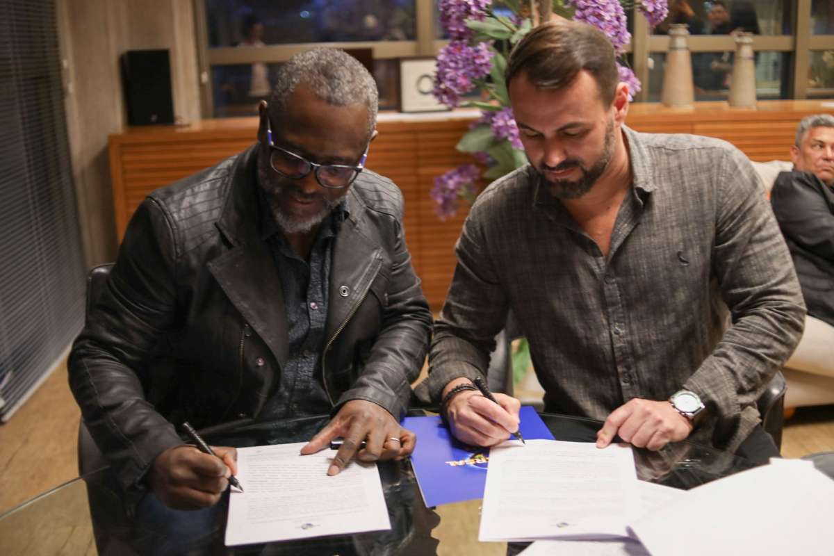 A Soul Igreja Batista esteve na sede da Universal Music Christian Group, no Rio de Janeiro, para a assinatura de contrato. Os artistas foram recebidos pelo presidente, Paulo Lima